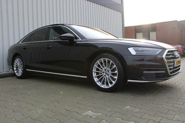 Zwart (metallic) Gebruikt 2019 Audi A8 Proline Sedan | € 44.950 (Goede deal) - Afbeelding 1/4
