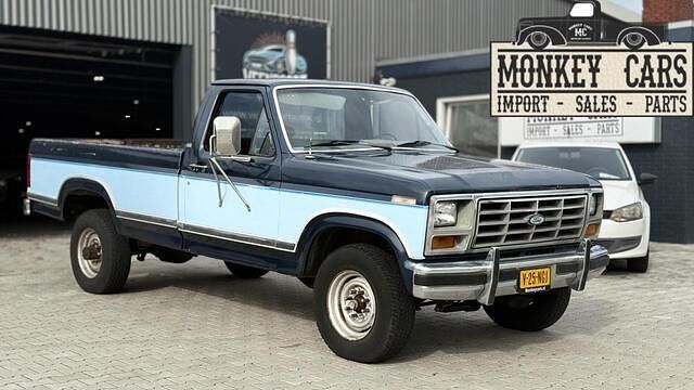 Overige Occasion 1986 Ford V8 Van | € 16.900 - Afbeelding 1/4
