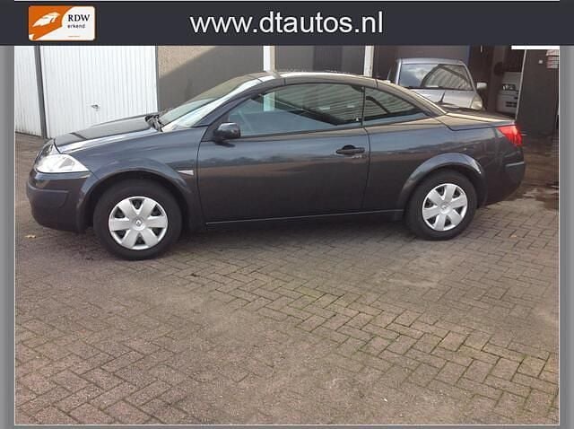 Grijs Gebruikt 2004 Renault Mégane Cabriolet Authentique Cabriolet | € 1.750 - Afbeelding 1/4