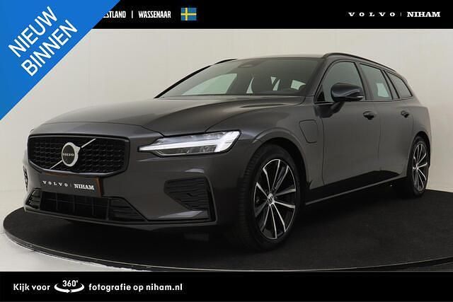 Grijs Gebruikt 2025 Volvo V60 Plus Stationwagen | € 49.890 (Iets duurder) - Afbeelding 1/4