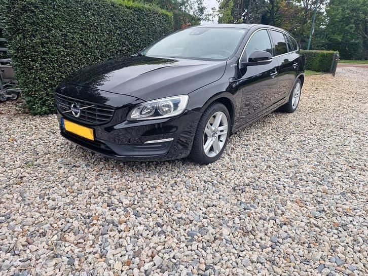 Gebruikt 2015 Volvo V60 Stationwagen | € 8.249 (Goede deal) - Afbeelding 1/4
