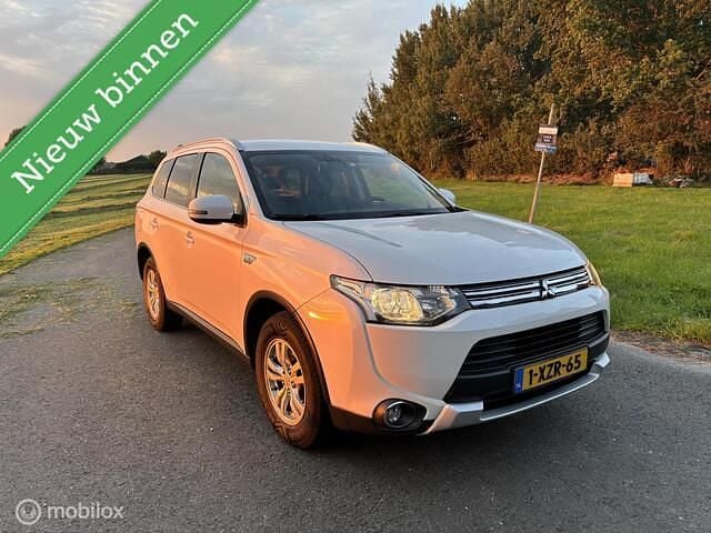 Wit Occasion 2014 Mitsubishi Outlander SUV | € 7.000 (Super prijs) - Afbeelding 1/4