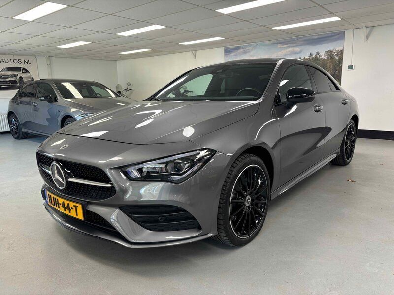 Grijs, metallic lak Gebruikt 2021 Mercedes CLA250 AMG Sedan | € 32.750 (Super prijs) - Afbeelding 1/4