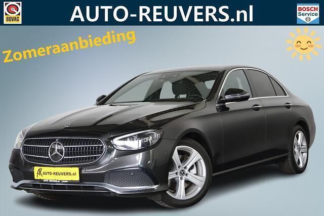 Grijs Gebruikt 2021 Mercedes E220 Avantgarde Sedan | € 28.900 - Afbeelding 1/4