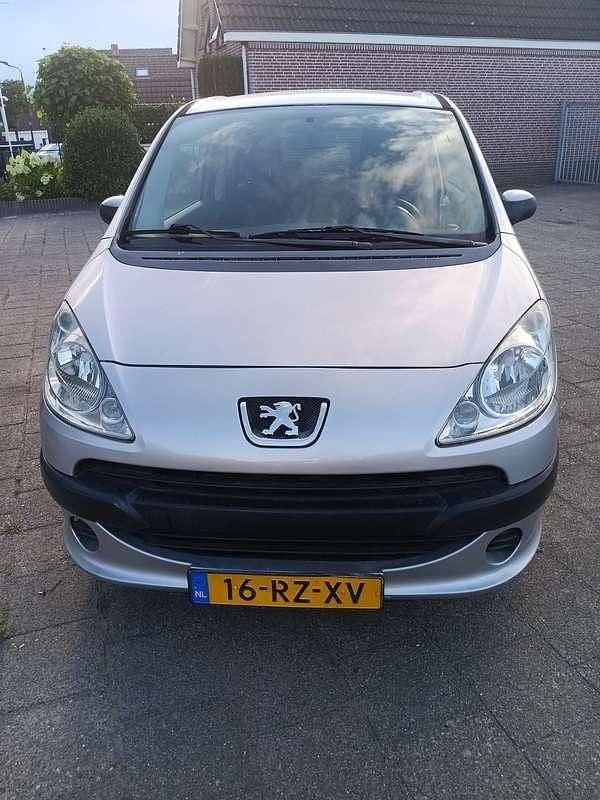 Zilver Gebruikt 2005 Peugeot 1007 Hatchback | € 1.750 (Eerlijke prijs) - Afbeelding 1/4