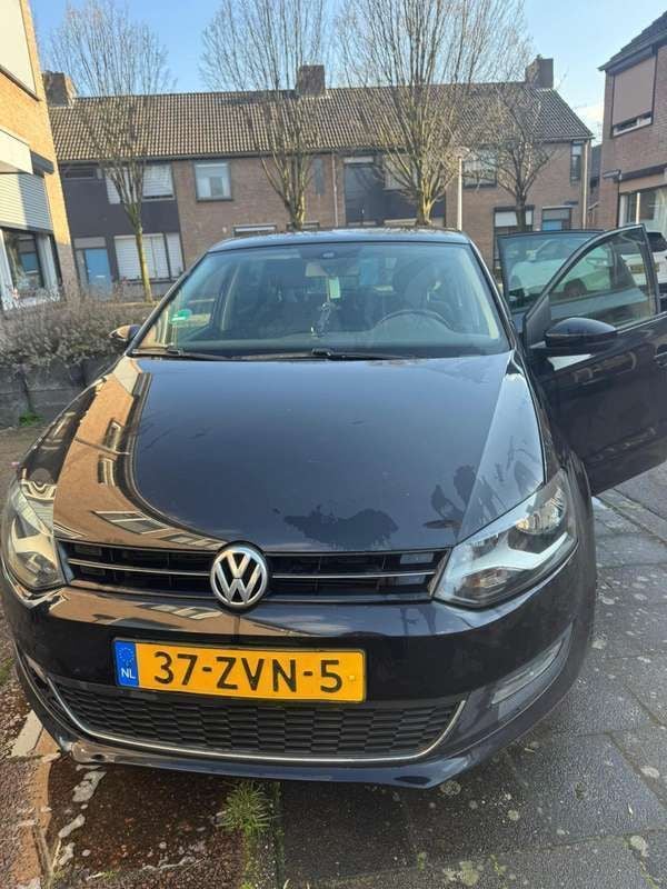 Zwart Gebruikt 2013 VW Polo Highline Hatchback | € 3.450 (Goede deal) - Afbeelding 1/4