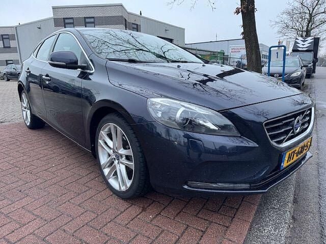 Blauw Occasion 2015 Volvo V40 Business Edition Hatchback | € 4.100 (Goede deal) - Afbeelding 1/4