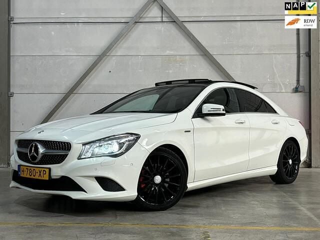 Wit Gebruikt 2013 Mercedes CLA180 AMG line Sedan | € 11.995 (Goede deal) - Afbeelding 1/4