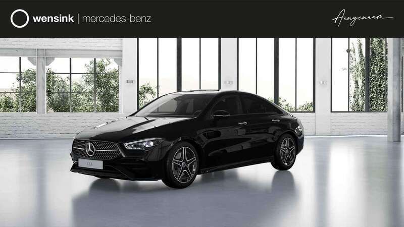Zwart Nieuw 2025 Mercedes CLA250e AMG line Sedan | € 52.664 (Eerlijke prijs) - Afbeelding 1/4