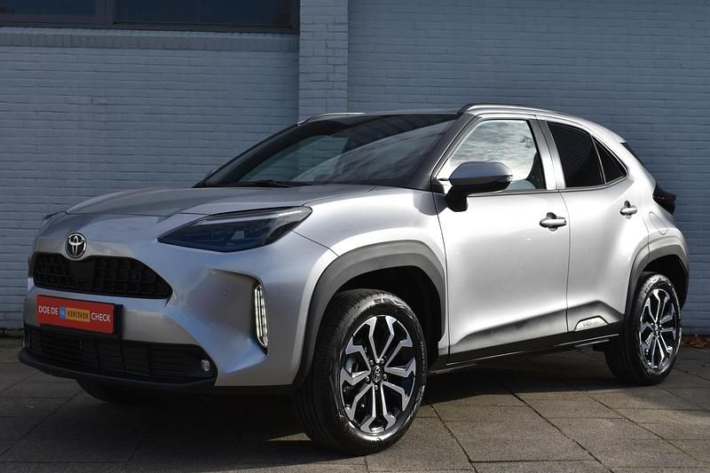 Grijs Nieuw 2025 Toyota Yaris Hybrid SUV | € 36.585 (Duur) - Afbeelding 1/1
