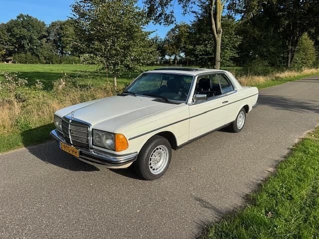 Wit Gebruikt 1985 Mercedes 300 Coupé | € 16.950 - Afbeelding 1/4