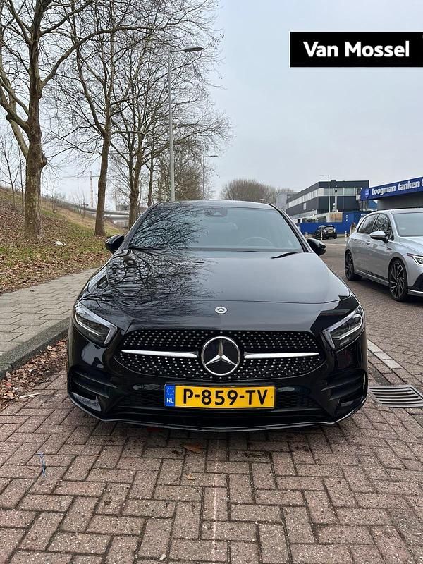 Occasion Mercedes A180 AMG line 136 PK (100 kW) 2022 Zwart Sedan
