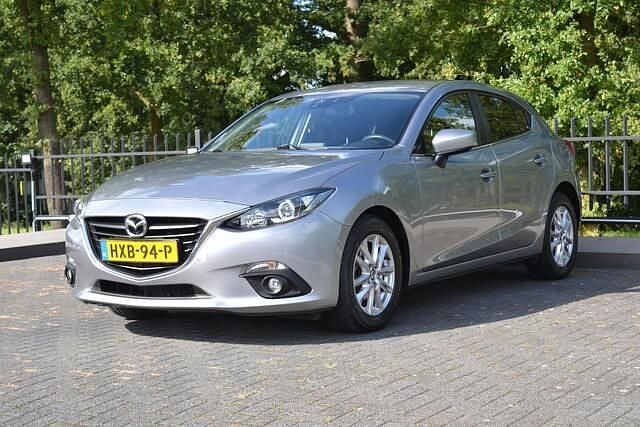 Grijs Gebruikt 2015 Mazda 3 Vision Hatchback | € 12.945 (Eerlijke prijs) - Afbeelding 1/4