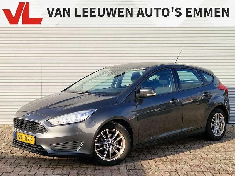Grijs Gebruikt 2015 Ford Focus Trend Hatchback | € 6.748 (Super prijs) - Afbeelding 1/4