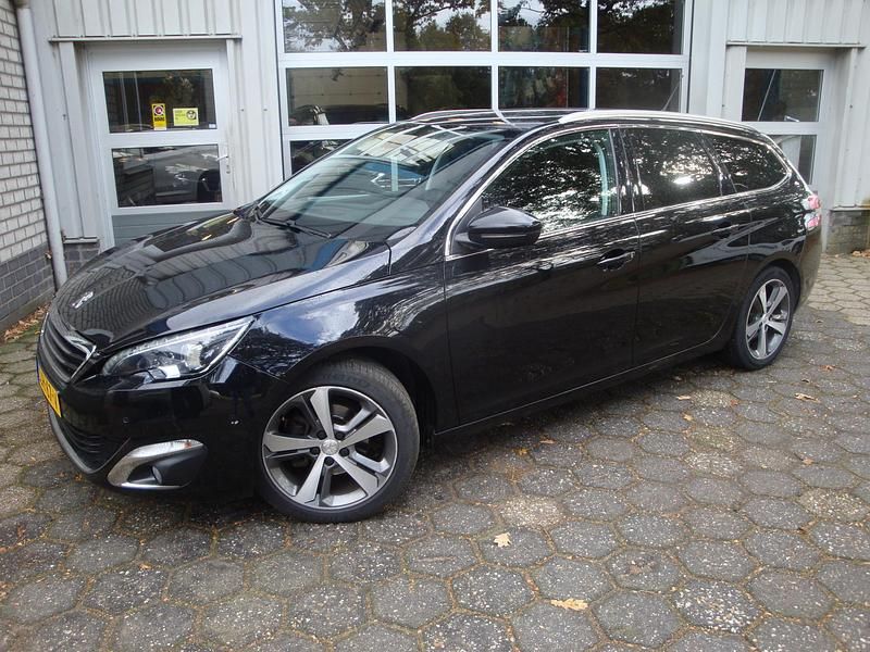 Zwart Gebruikt 2016 Peugeot 308 GT-line Hatchback | € 11.700 (Eerlijke prijs) - Afbeelding 1/4