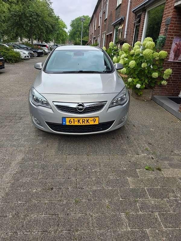 Beige Gebruikt 2010 Opel Astra Edition MPV | € 6.000 (Duur) - Afbeelding 1/4