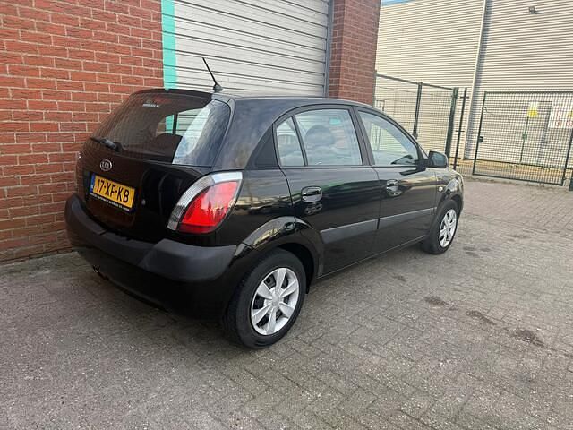 Occasion Kia Rio 97 PK (71 kW) 2007 Zwart Hatchback