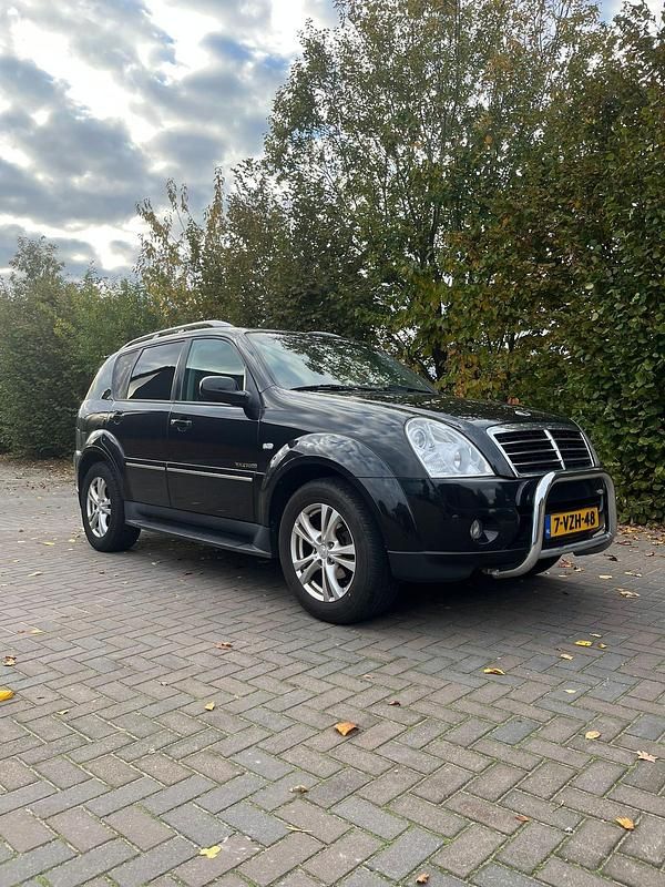 Zwart Occasion 2012 Ssangyong (KGM) Rexton Sapphire SUV | € 7.000 - Afbeelding 1/4