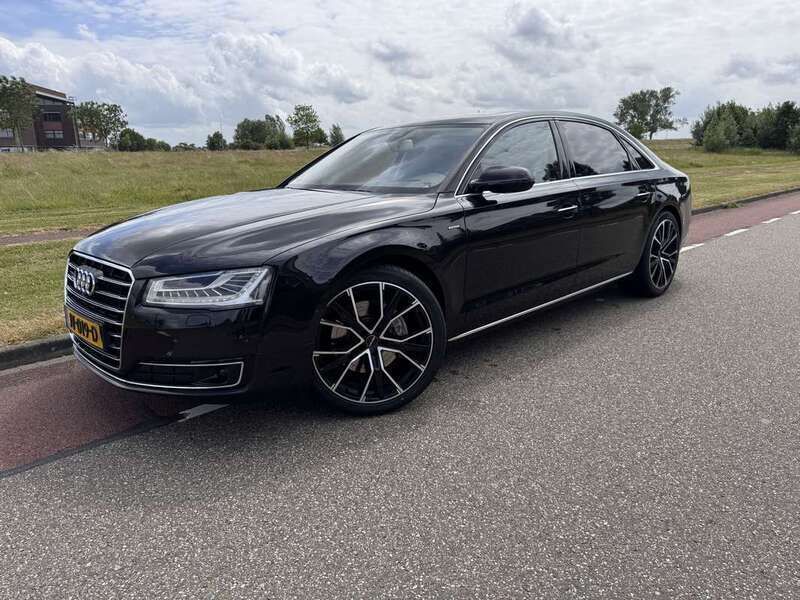 Zwart Gebruikt 2015 Audi A8L Proline Sedan | € 29.995 - Afbeelding 1/4