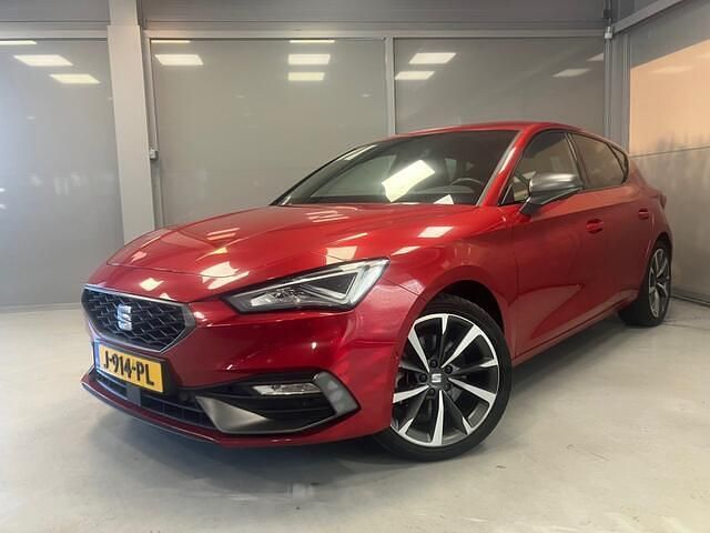 Rood Occasion 2020 Seat Leon FR Hatchback | € 21.895 (Eerlijke prijs) - Afbeelding 1/4