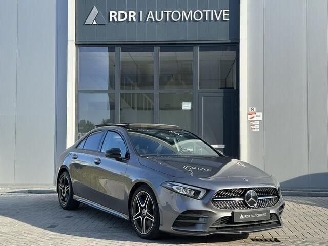 Grijs Gebruikt 2020 Mercedes A250 Premium Plus Sedan | € 35.950 (Iets duurder) - Afbeelding 1/4