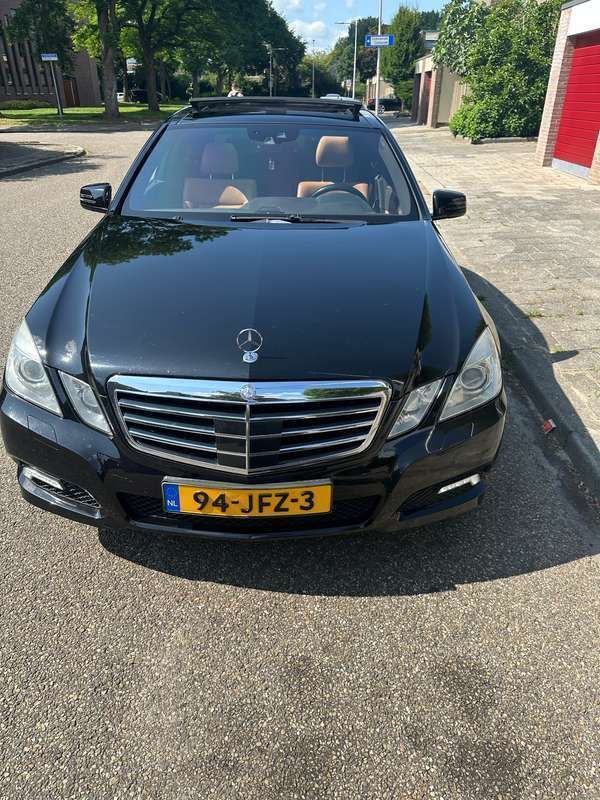 Zwart Gebruikt 2009 Mercedes E350 Avantgarde Sedan | € 10.295 (Iets duurder) - Afbeelding 1/4