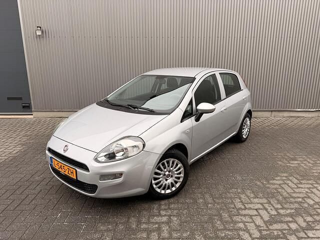 Grijs Occasion 2017 Fiat Punto Evo Lounge Hatchback | € 6.995 (Eerlijke prijs) - Afbeelding 1/4