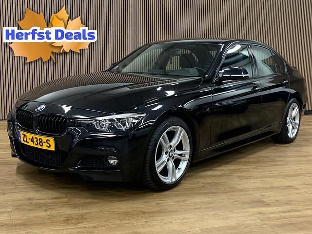Zwart Gebruikt 2019 BMW 318 M Sport Sedan | € 20.945 (Eerlijke prijs) - Afbeelding 1/4