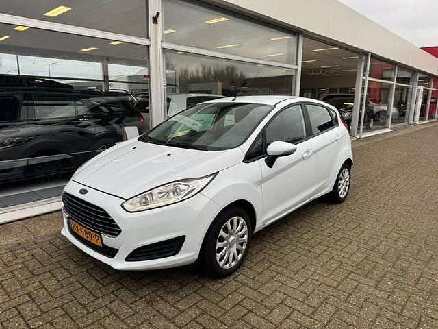 Wit (metallic) Occasion 2016 Ford Fiesta Style Hatchback | € 5.999 (Goede deal) - Afbeelding 1/4