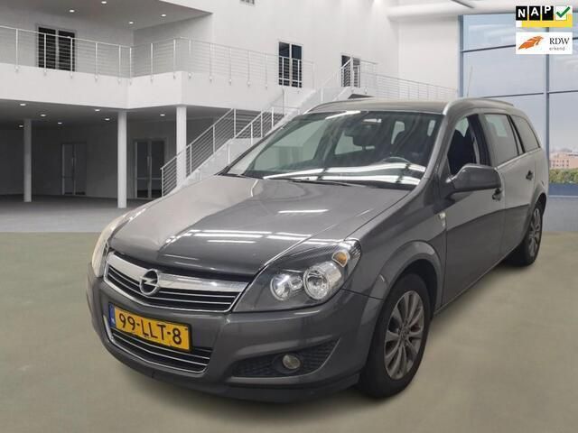 Grijs, metallic lak Gebruikt 2010 Opel Astra Cosmo Stationwagen | € 2.450 (Eerlijke prijs) - Afbeelding 1/4