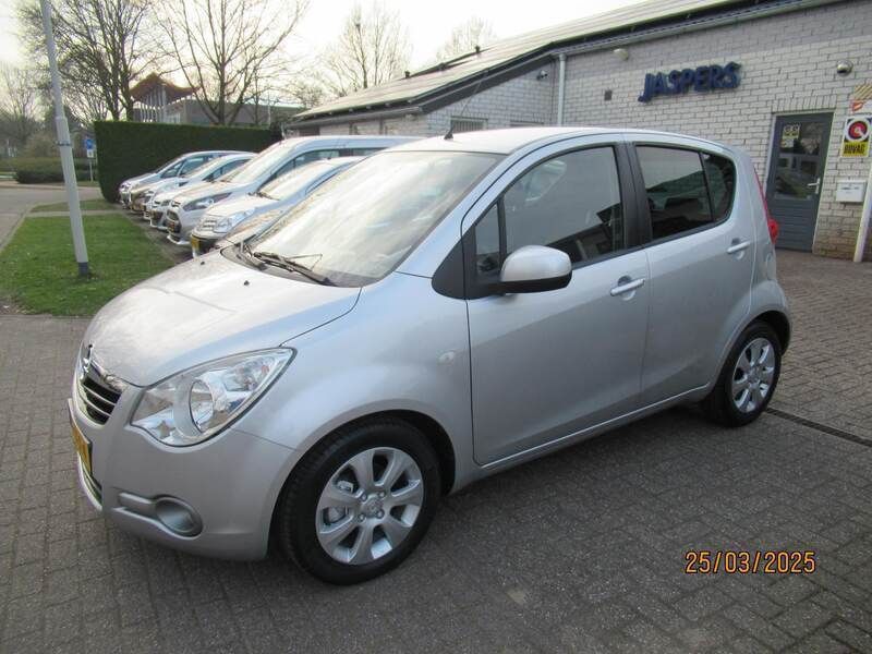 Grijs, metallic lak Gebruikt 2009 Opel Agila Enjoy Hatchback | € 7.500 (Eerlijke prijs) - Afbeelding 1/4