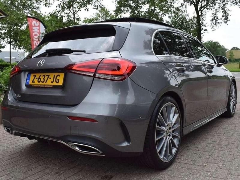 Grijs Gebruikt 2019 Mercedes A180 Premium Hatchback | € 24.250 (Eerlijke prijs) - Afbeelding 1/4