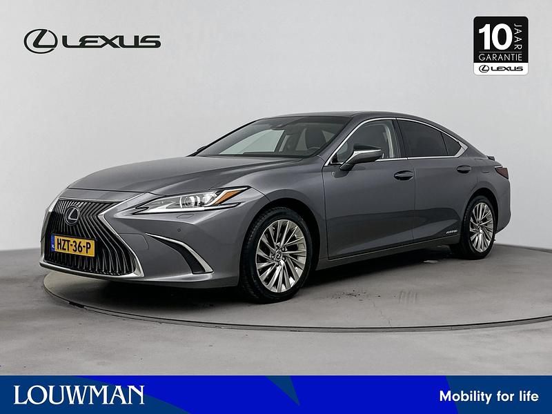 Grijs metallic Gebruikt 2020 Lexus ES300H Business Edition Sedan | € 34.950 (Iets duurder) - Afbeelding 1/3