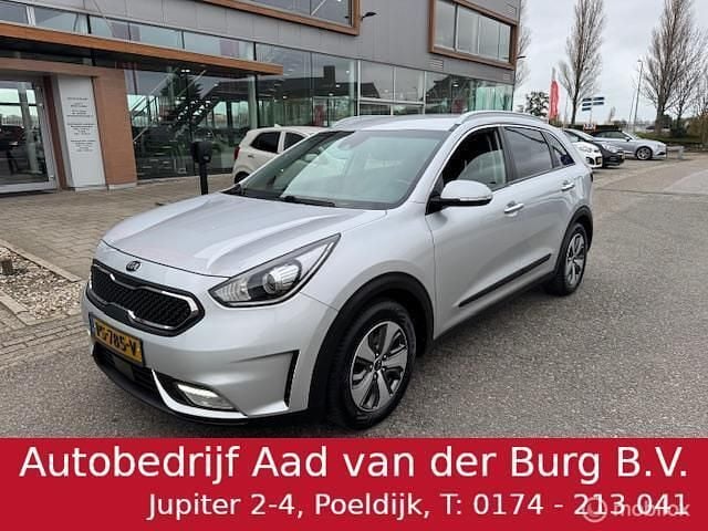 Grijs (metallic) Gebruikt 2017 Kia Niro Start SUV | € 14.950 (Duur) - Afbeelding 1/4