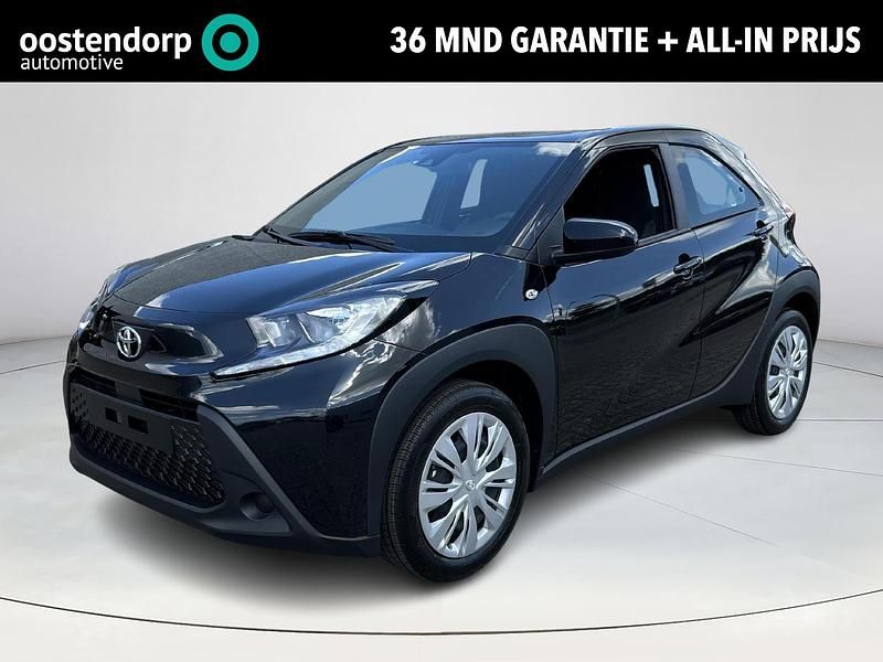 Zwart Occasion 2025 Toyota Aygo X Play SUV | € 20.900 (Iets duurder) - Afbeelding 1/4