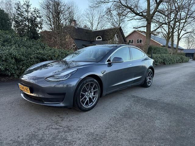 Grijs Occasion 2019 Tesla Model 3 Standard Range Sedan | € 12.700 (Goede deal) - Afbeelding 1/4
