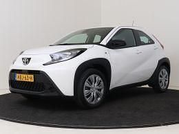 Wit Gebruikt 2024 Toyota Aygo X Play SUV | € 17.800 - Afbeelding 1/3