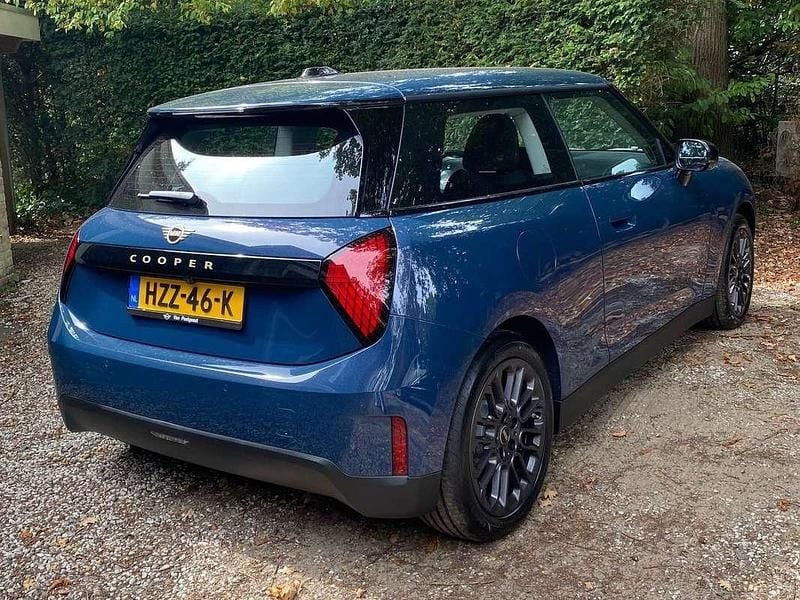 Blauw Nieuw 2025 Mini Cooper Hatchback | € 29.500 - Afbeelding 1/4