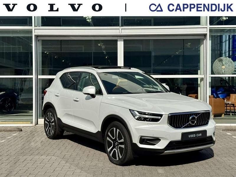 Wit Gebruikt 2020 Volvo XC40 Inscription SUV | € 31.754 (Eerlijke prijs) - Afbeelding 1/4