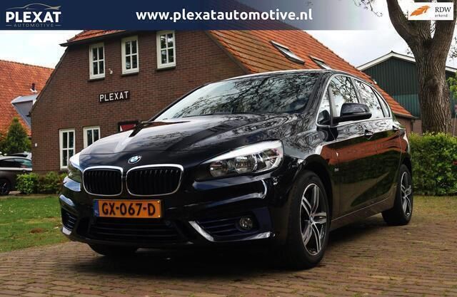 Zwart Gebruikt 2015 BMW 218 Sport Line Stationwagen | € 12.945 (Eerlijke prijs) - Afbeelding 1/4