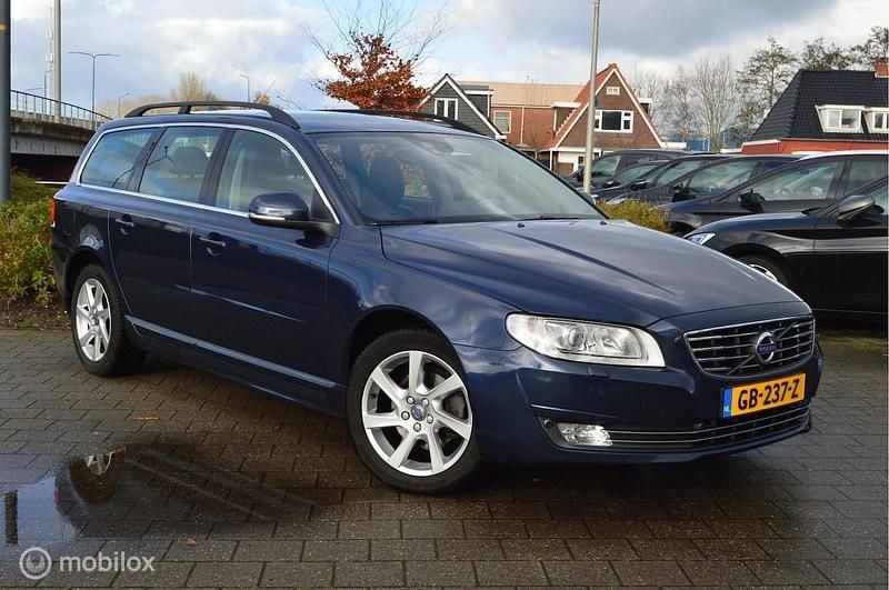 Blauw Occasion 2015 Volvo V70 Stationwagen | € 7.500 (Super prijs) - Afbeelding 1/4