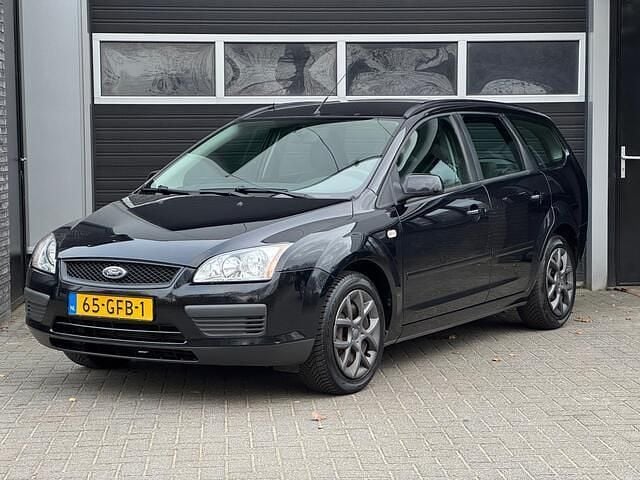 Zwart Gebruikt 2008 Ford Focus Trend Stationwagen | € 1.750 (Goede deal) - Afbeelding 1/4