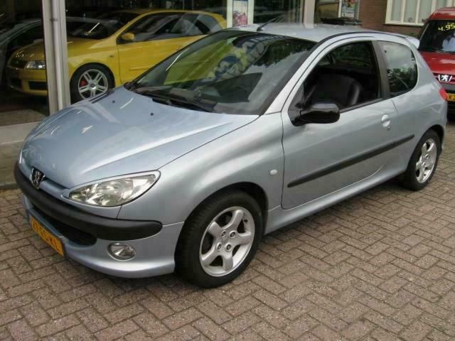 Grijs Gebruikt 2000 Peugeot 206 GTi Hatchback | € 3.250 - Afbeelding 1/4