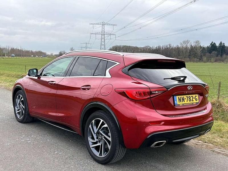 Occasion Infiniti Q30 Premium 156 PK (114 kW) 2017 Rood SUV