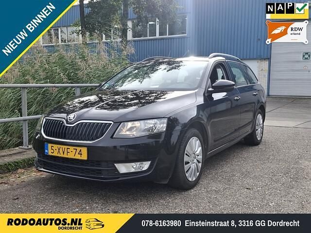 Zwart Gebruikt 2014 Skoda Octavia Ambition Stationwagen | € 6.999 (Eerlijke prijs) - Afbeelding 1/4