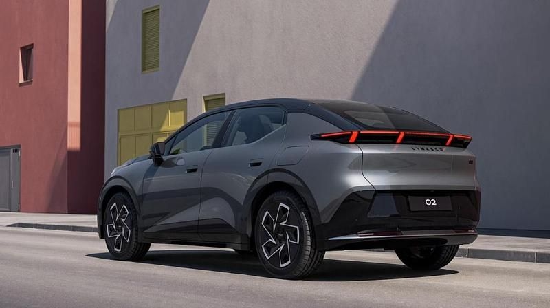 Nieuw Lynk & Co 02 272 PK (200 kW) 2025 Grijs SUV