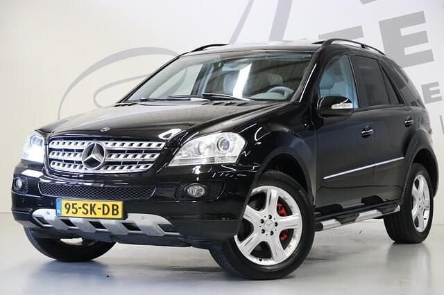 Zwart Gebruikt 2006 Mercedes 500 SUV | € 15.950 (Duur) - Afbeelding 1/4