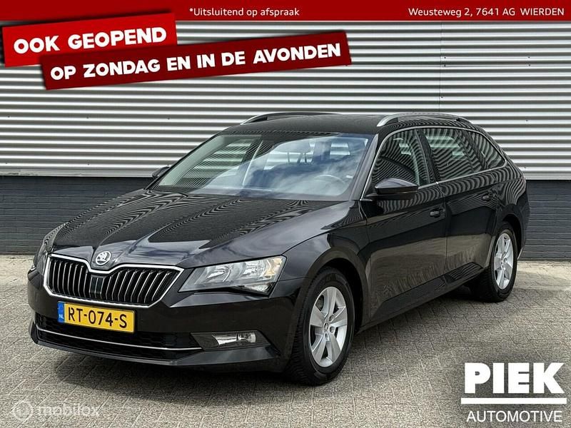 Zwart Gebruikt 2018 Skoda Superb Ambition Stationwagen | € 12.999 (Eerlijke prijs) - Afbeelding 1/3