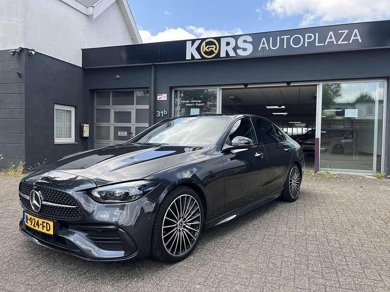 Grijs Gebruikt 2022 Mercedes C300 AMG line Sedan | € 53.850 (Eerlijke prijs) - Afbeelding 1/4