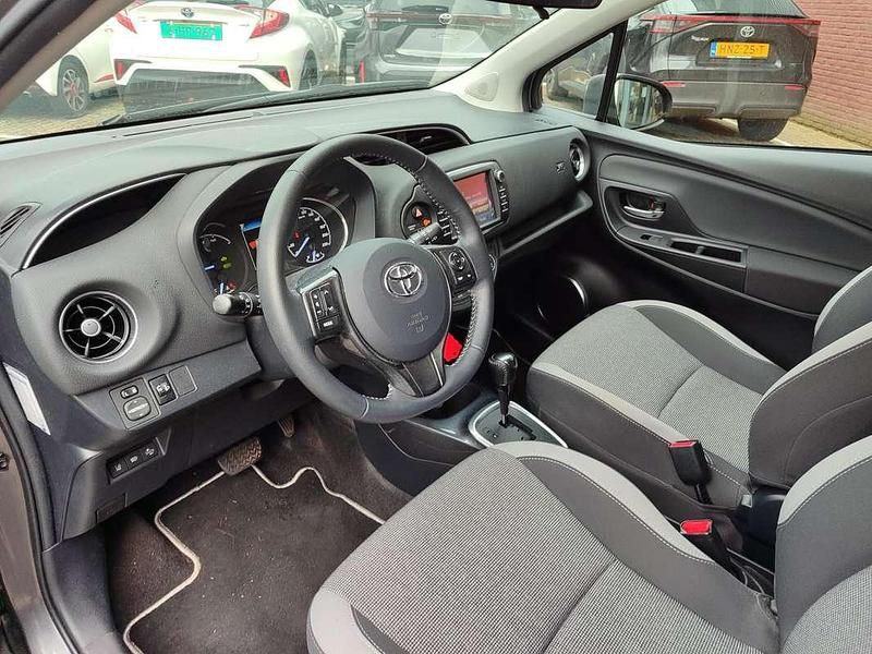 Occasion Toyota Yaris Hybrid 99 PK (72 kW) 2019 Grijs Hatchback